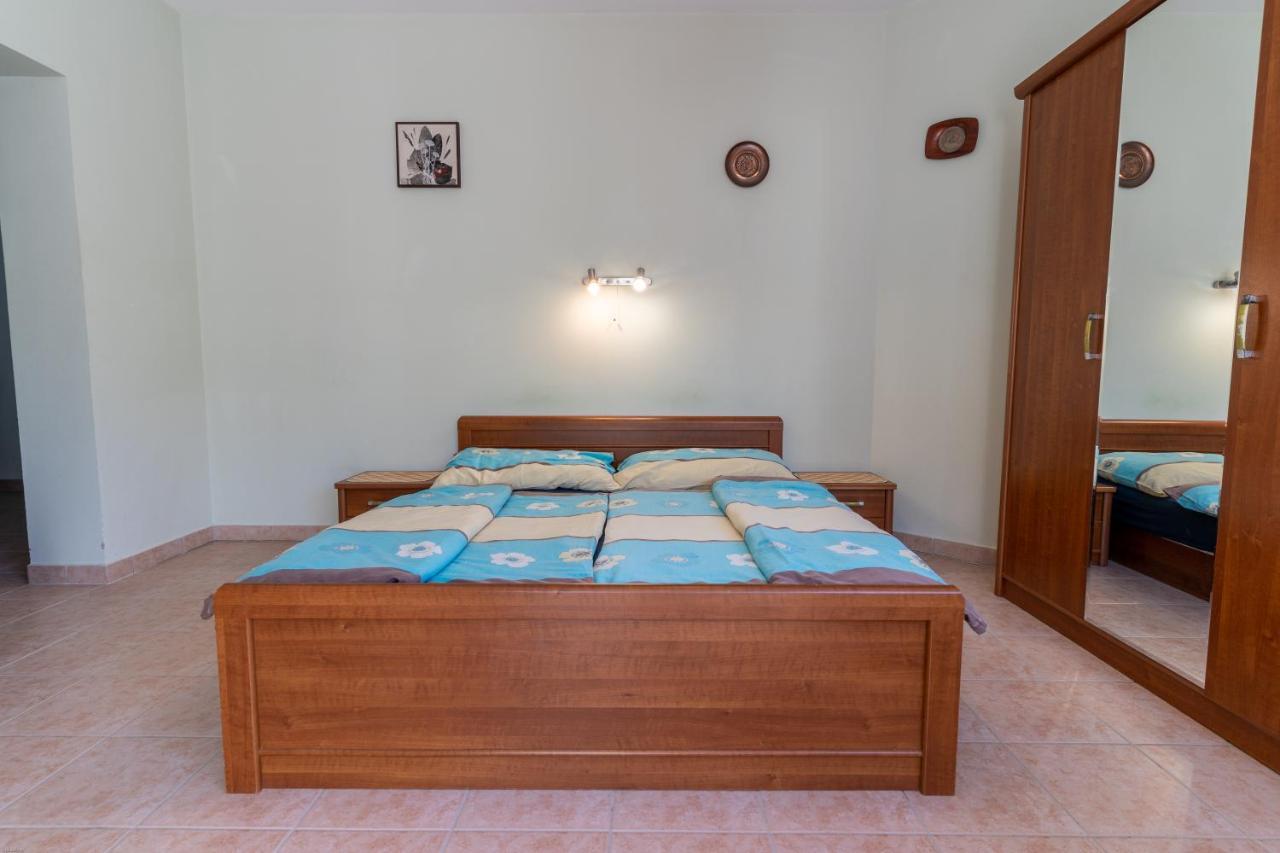 Izabella Panzio Bed & Breakfast Hajduszoboszlo Exterior photo