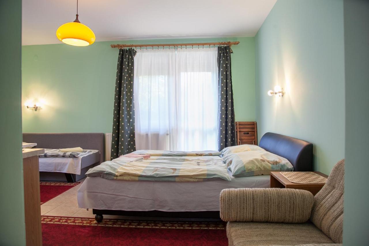 Izabella Panzio Bed & Breakfast Hajduszoboszlo Exterior photo