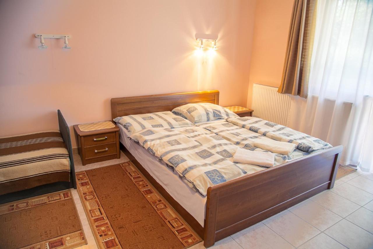 Izabella Panzio Bed & Breakfast Hajduszoboszlo Exterior photo