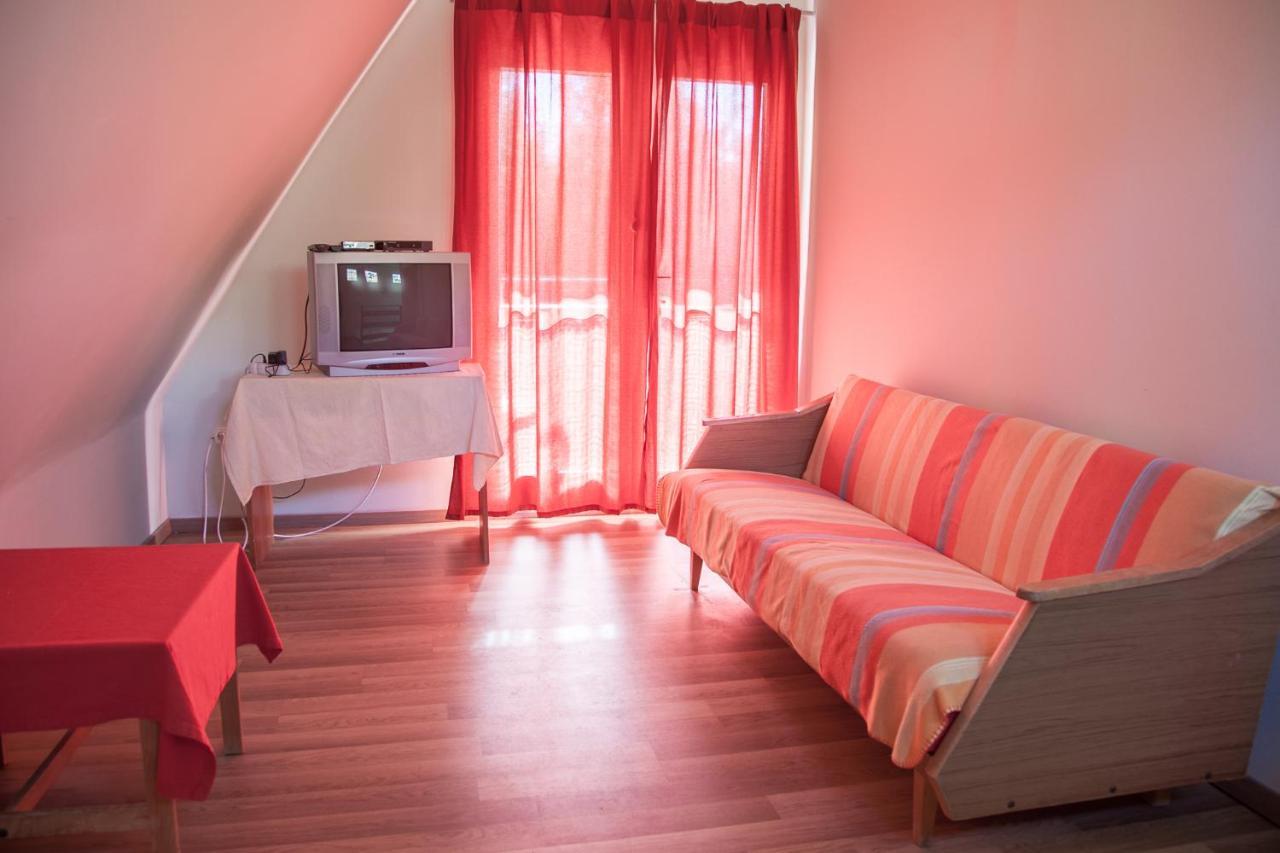 Izabella Panzio Bed & Breakfast Hajduszoboszlo Exterior photo