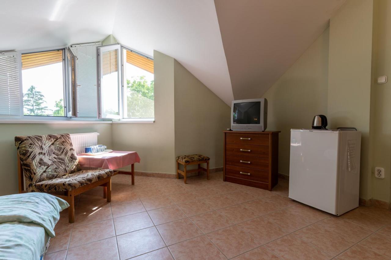 Izabella Panzio Bed & Breakfast Hajduszoboszlo Exterior photo