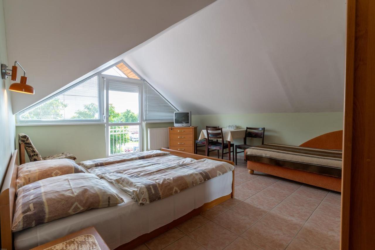 Izabella Panzio Bed & Breakfast Hajduszoboszlo Exterior photo
