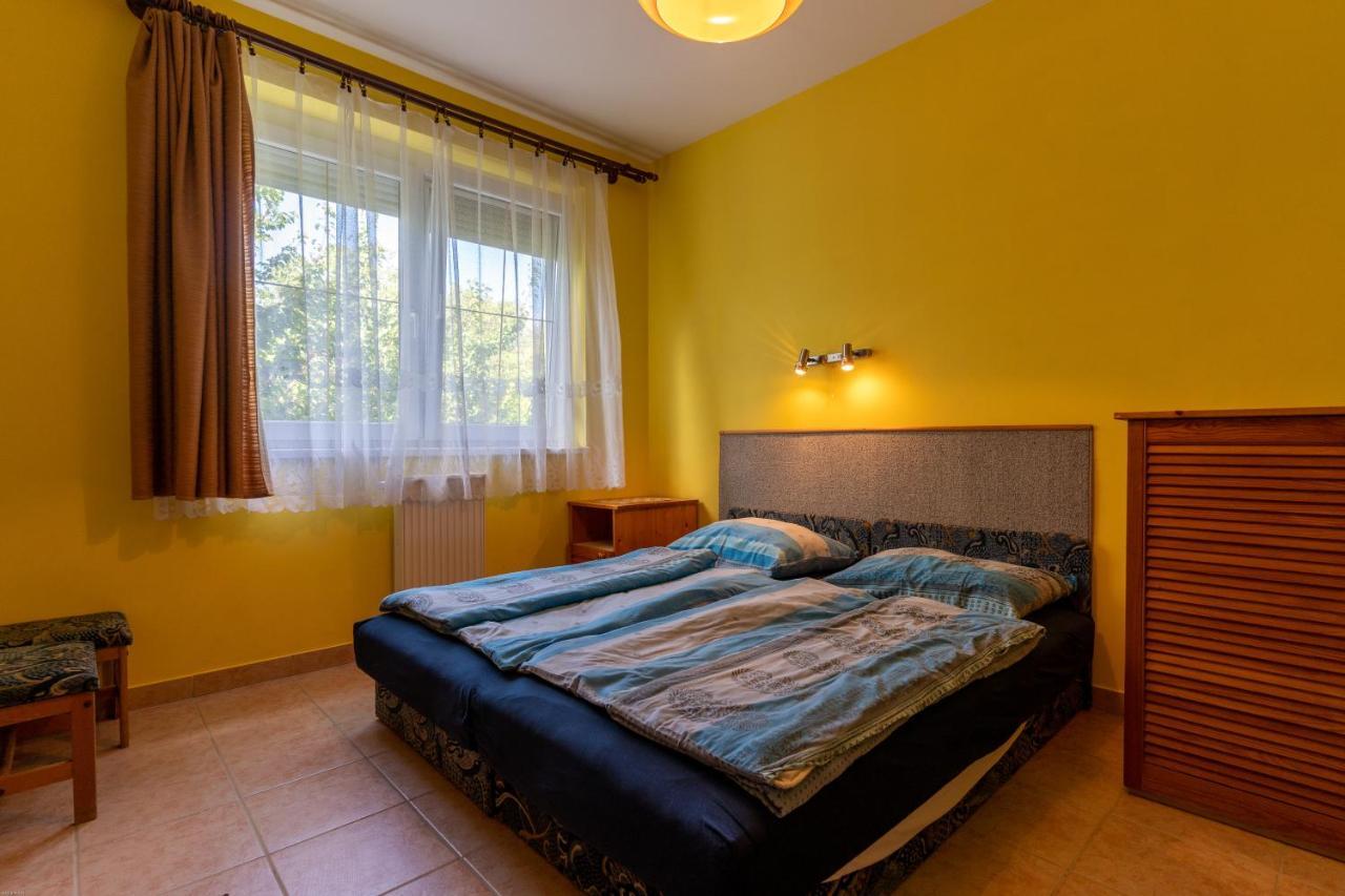 Izabella Panzio Bed & Breakfast Hajduszoboszlo Exterior photo