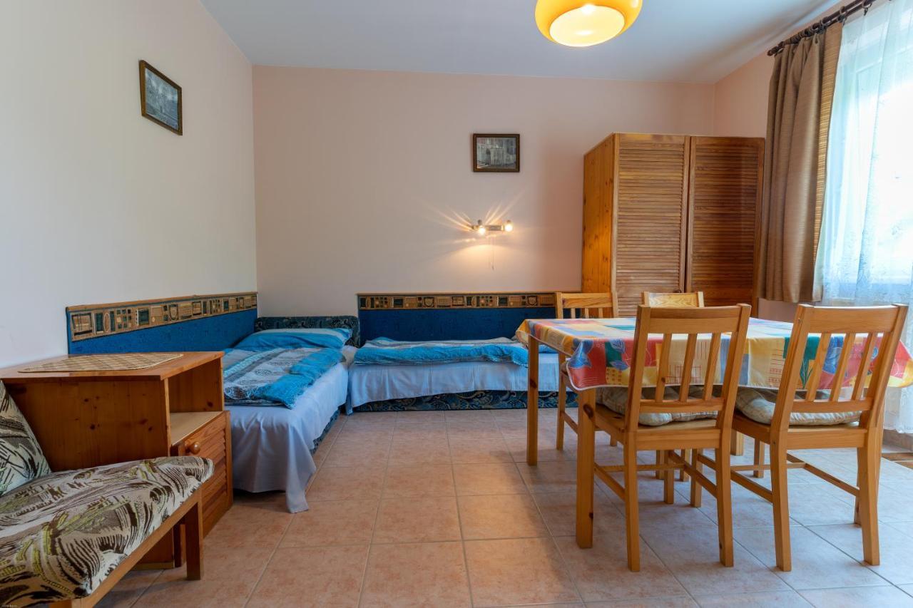 Izabella Panzio Bed & Breakfast Hajduszoboszlo Exterior photo
