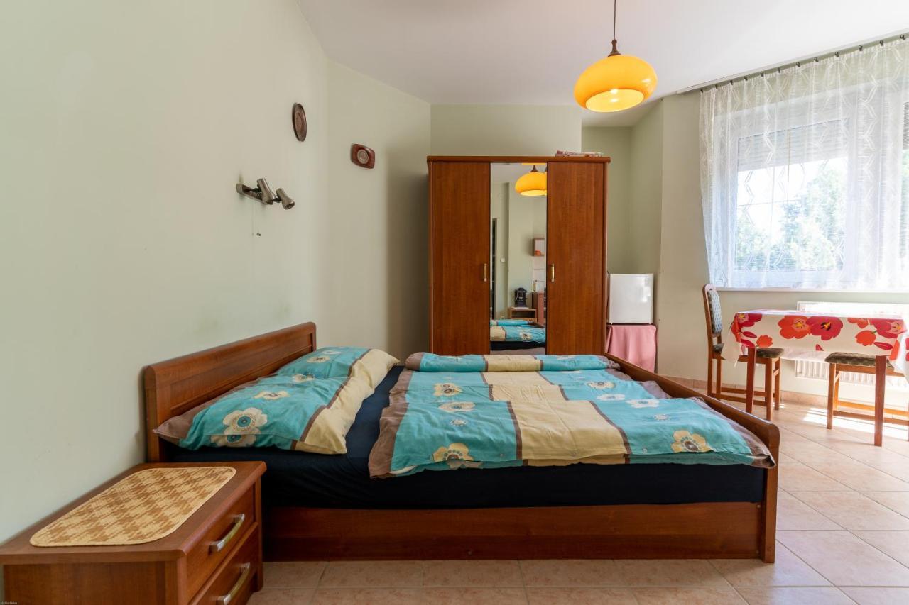Izabella Panzio Bed & Breakfast Hajduszoboszlo Exterior photo