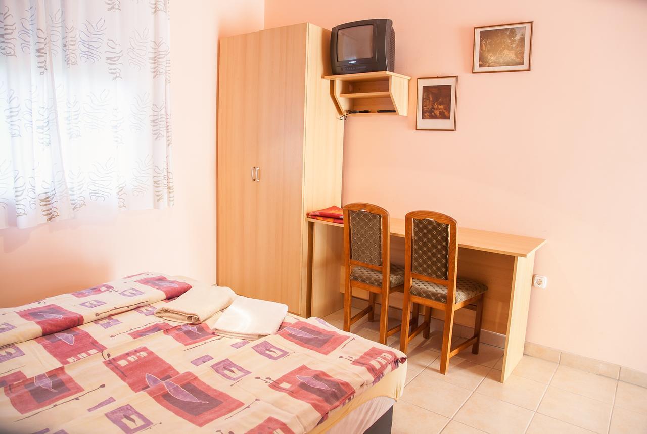 Izabella Panzio Bed & Breakfast Hajduszoboszlo Exterior photo