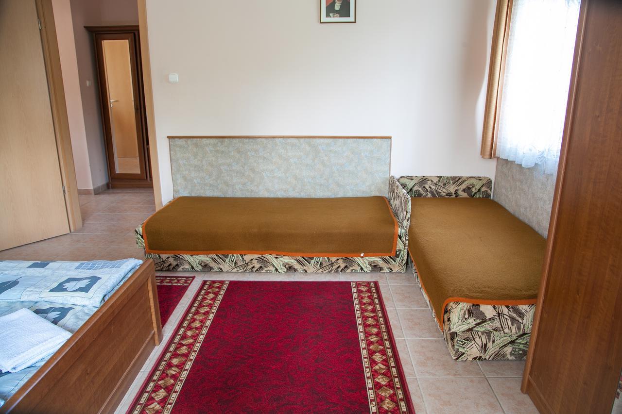 Izabella Panzio Bed & Breakfast Hajduszoboszlo Exterior photo