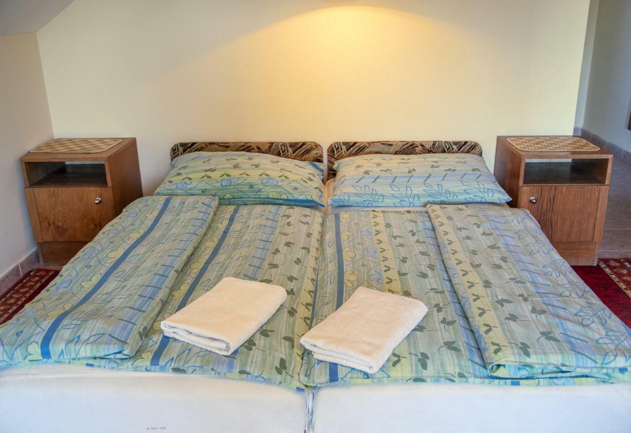 Izabella Panzio Bed & Breakfast Hajduszoboszlo Exterior photo